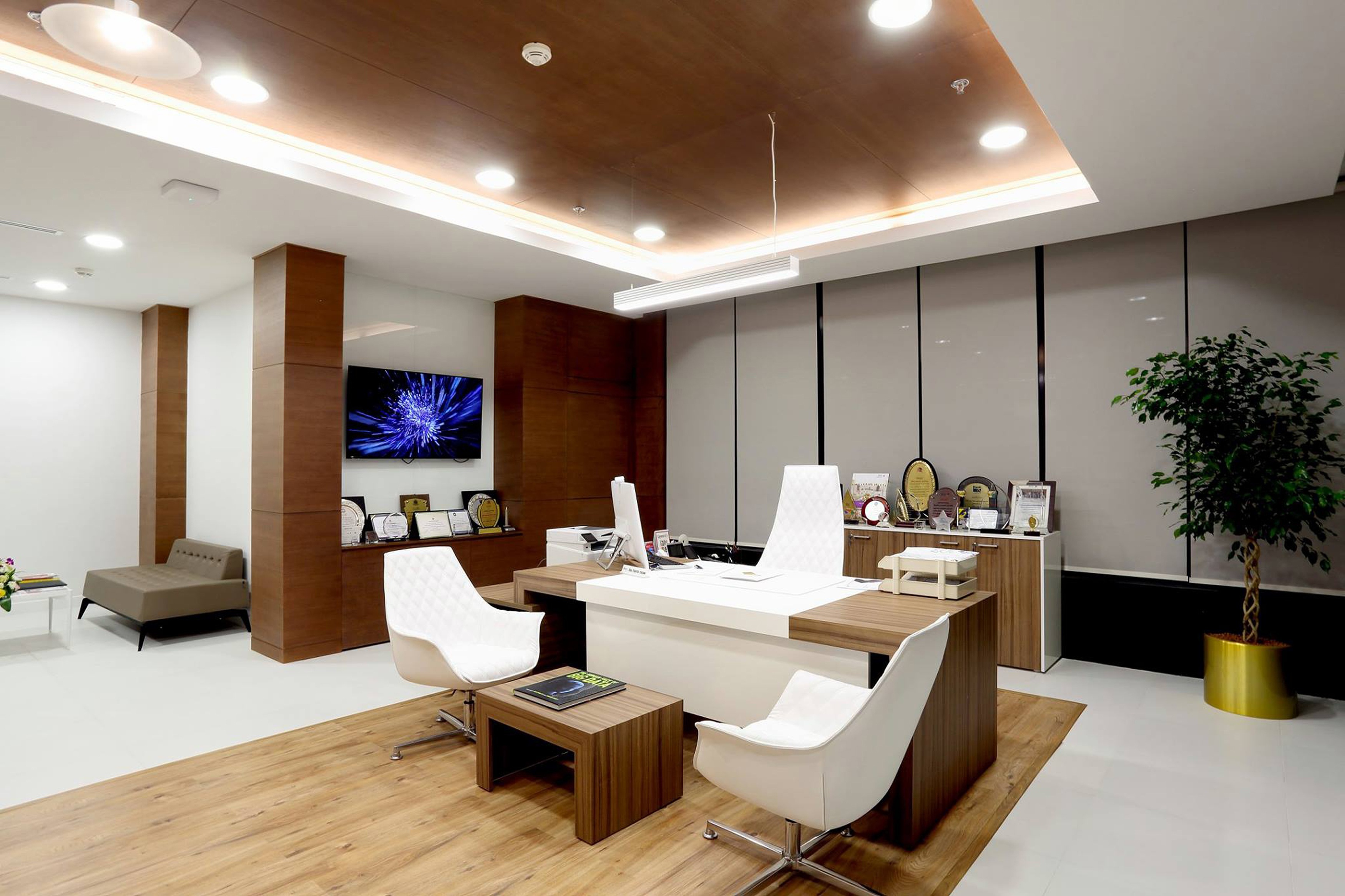 Receptionist